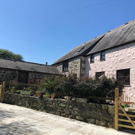 Farm Accommodation - The Lizard Peninsula, Cornwall ヘルストン エクステリア 写真