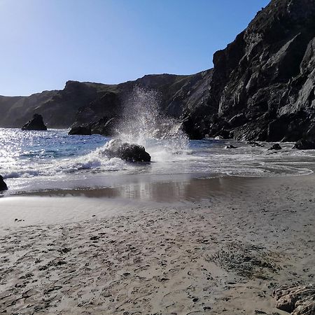 Farm Accommodation - The Lizard Peninsula, Cornwall ヘルストン エクステリア 写真
