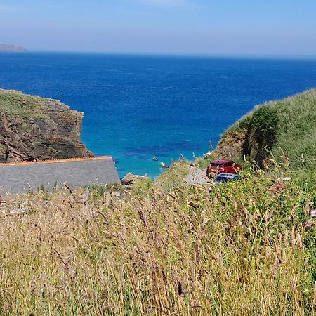Farm Accommodation - The Lizard Peninsula, Cornwall ヘルストン エクステリア 写真