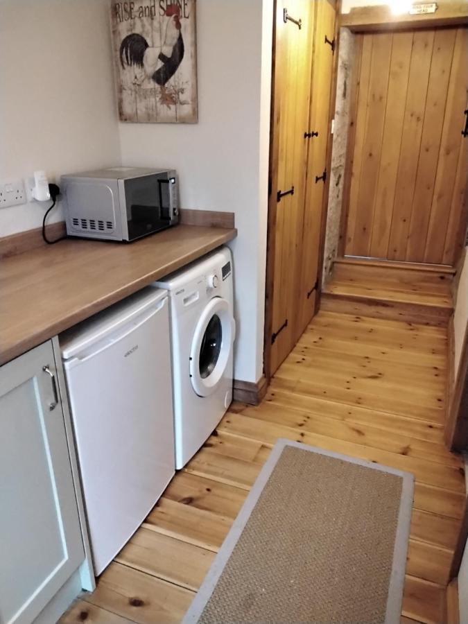 Farm Accommodation - The Lizard Peninsula, Cornwall ヘルストン エクステリア 写真